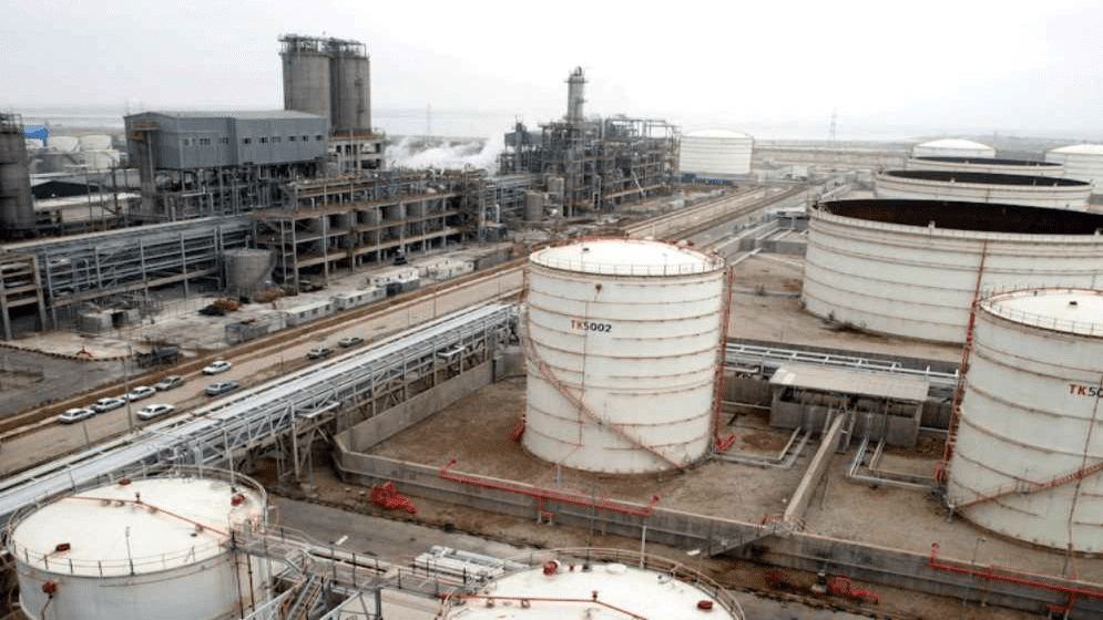 Flashpoint Mahshahr: Oil Jumps as Israeli Strikes Hit Iranian Petrochemical Site