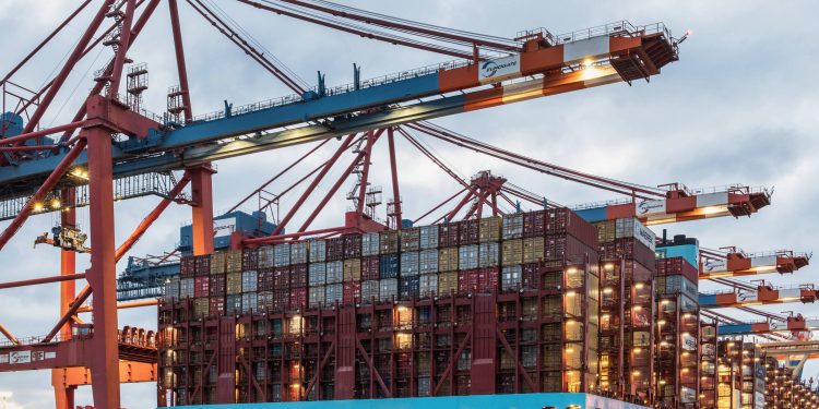 Alarming Surge: Container Shipping Costs From South Korea to the Middle East Rise for Third Straight Month