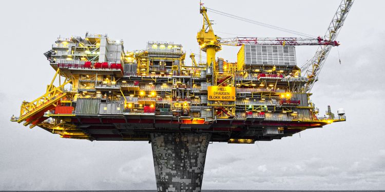 Oil Prices Edge Higher as Middle East Tensions Boost WTI and Brent Crude